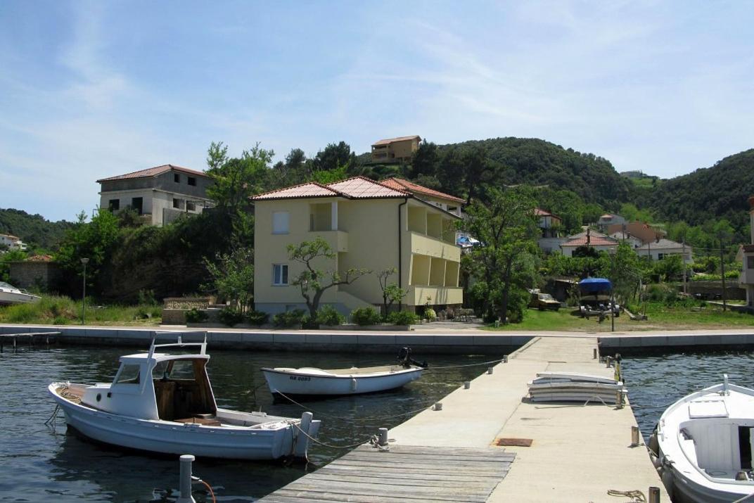 Apartments By The Sea Supetarska Draga - Donja, Rab - 11769 Kültér fotó