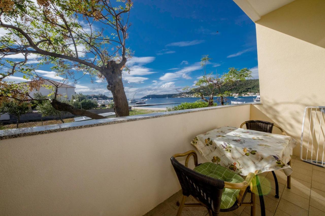 Apartments By The Sea Supetarska Draga - Donja, Rab - 11769 Kültér fotó